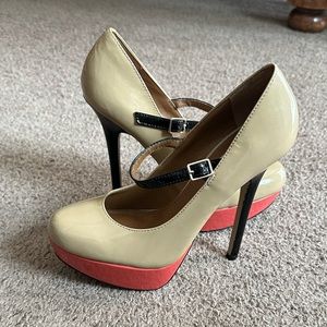 Steve Madden Patent Leather Shoes | nude with red & black | Rare | Size 7.5